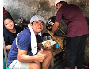 Serunya Isa Bajaj Saat Makan Pecel hingga Soto Tangkar Serunya Isa Bajaj Saat Makan Pecel hingga Soto Tangkar