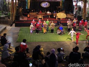 Di Ambang Keterpurukan, Ini Strategi Saung Angklung Udjo