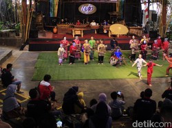 Di Ambang Keterpurukan, Ini Strategi Saung Angklung Udjo