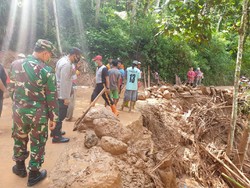 Sempat Tertutup Tanah Longsor, Jalur Antar Dusun di Ngawi Kini Bisa Dilewati
