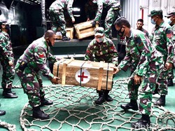 TNI AD Kirim 3 Kapal Angkut Bantuan untuk Korban Bencana Alam Kalsel-Sulbar