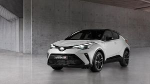 Lihat Lebih Dekat Tampang Ganteng Toyota C-HR Hybrid GR Sport