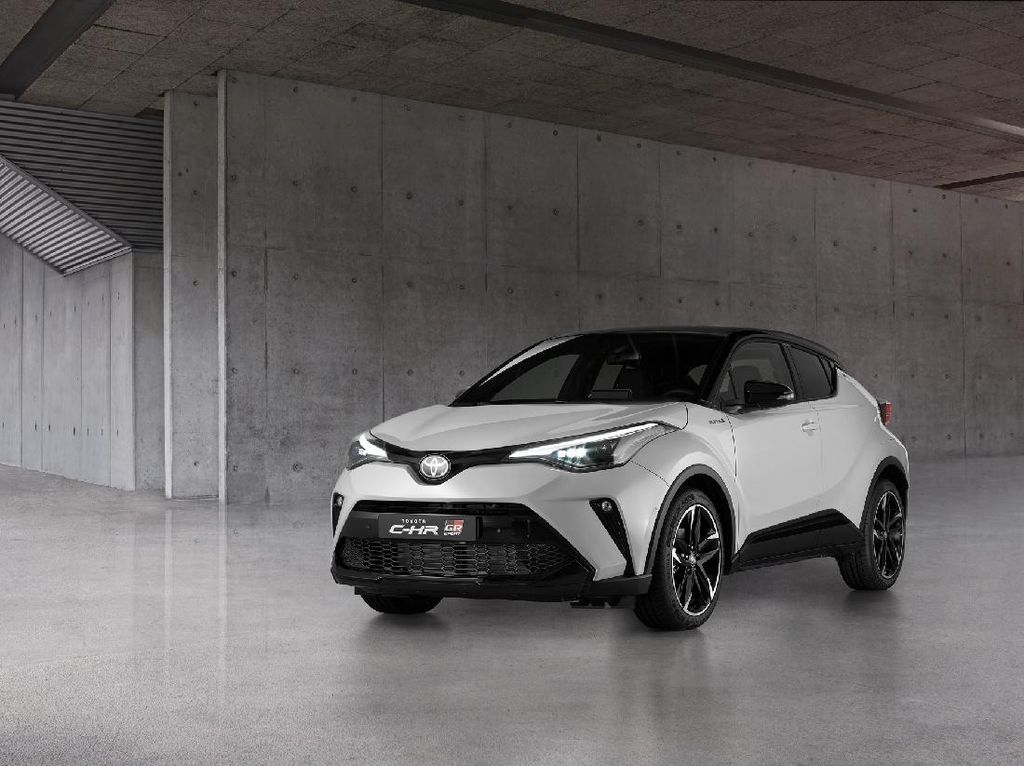 Lihat Lebih Dekat Tampang Ganteng Toyota C-HR Hybrid GR Sport Lihat Lebih Dekat Tampang Ganteng Toyota C-HR Hybrid GR Sport