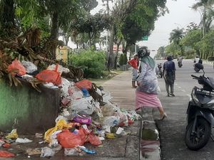 Tumpukan Sampah di Pekanbaru Belum Tuntas, Satpol PP-TNI Turun Lagi