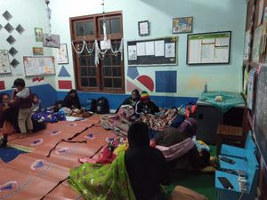 Potensi Bahaya Merapi ke Barat Daya, Warga Turgo Bermalam di Tempat Aman Potensi Bahaya Merapi ke Barat Daya, Warga Turgo Bermalam di Tempat Aman