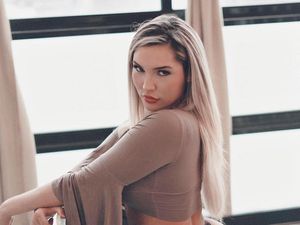 Foto: Model Ini Puji Dirinya Terlalu Cantik, Pesonanya Bikin Banyak Penguntit