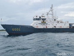 Petugas Gabungan Lakukan Pencarian 5 ABK yang Hilang di Perairan Gresik