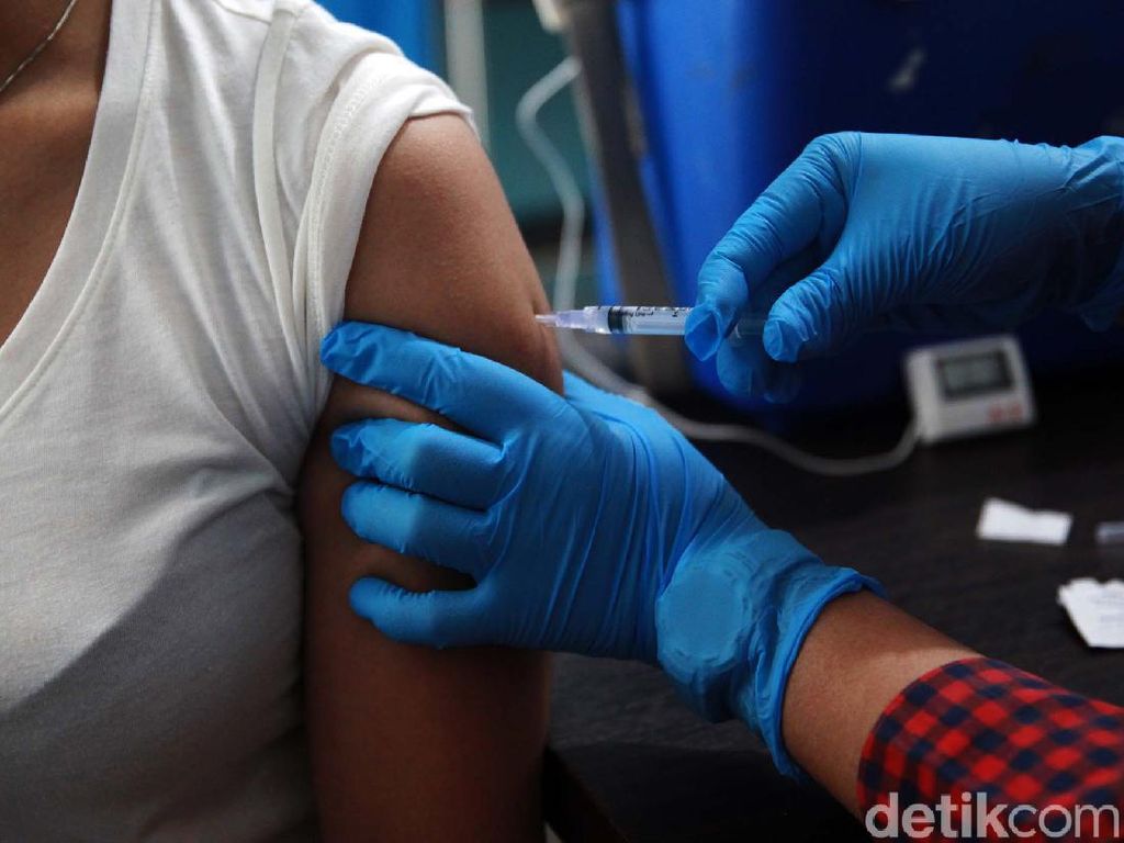 Update Vaksinasi COVID-19: Sudah 2.104.967 Orang Disuntik Dosis 1 Per 3 Maret