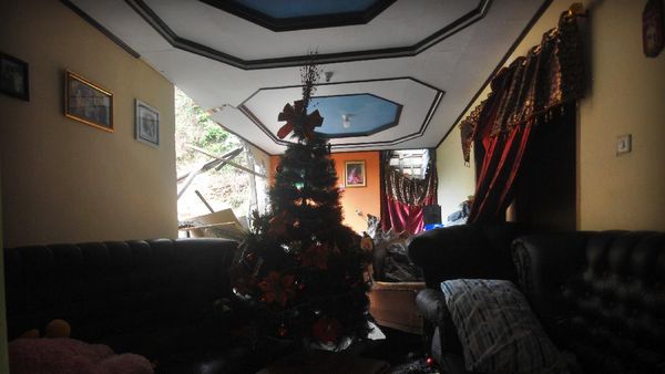 Dampak Tanah Longsor di Manado