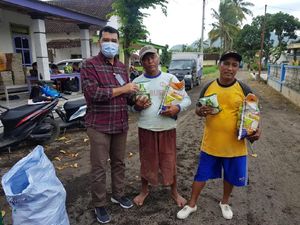 Distribusi Bantuan untuk Korban Banjir Jember