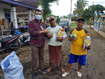 Distribusi Bantuan untuk Korban Banjir Jember