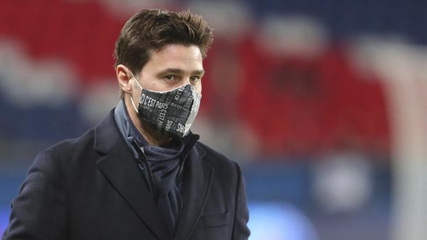 PSG's head coach Mauricio Pochettino looks at the field during the French League One soccer match between Paris Saint-Germain and Montpellier at the Parc des Princes stadium in Paris, France, Friday, Jan.22, 2021. (AP Photo/Thibault Camus)