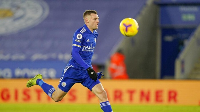 Leicesters Jamie Vardy chases the ball during the English Premier League soccer match between Leicester City and Southampton at the King Power Stadium in Leicester, England, Saturday, Jan. 16, 2021. (Tim Keeton/Pool via AP)