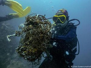 Tim Penyelam Bersihkan Jaring Hantu di Thailand Bantu Perangi Corona