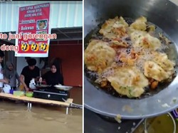 Warung Ini Nekat Jual Gorengan Walau Terendam Banjir