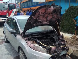 Mobil Terbakar di Kebon Jeruk Jakbar, Diduga Akibat Korsleting Listrik