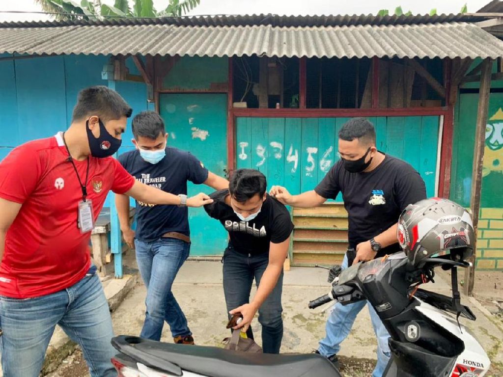 Polres Jakbar Tangkap Kurir Narkoba, Paket Besar Berisi Sabu Disita Polres Jakbar Tangkap Kurir Narkoba, Paket Besar Berisi Sabu Disita