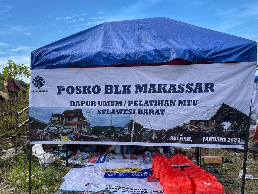Kemnaker Buka Posko Dapur Umum untuk Korban Gempa di Sulbar Kemnaker Buka Posko Dapur Umum untuk Korban Gempa di Sulbar