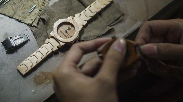 Keren! Jam Tangan Ini Berbahan Dasar Kayu