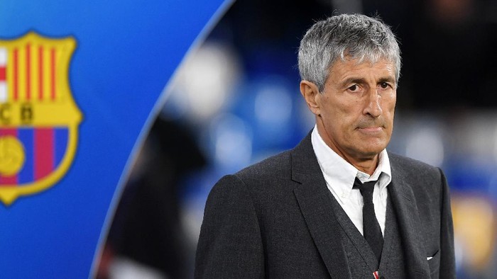 NAPLES, ITALY - FEBRUARY 25: Quique Setién Fc Barcelona coach during the UEFA Champions League round of 16 first leg match between SSC Napoli and FC Barcelona at Stadio San Paolo on February 25, 2020 in Naples, Italy. (Photo by Francesco Pecoraro/Getty Images)