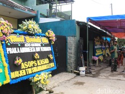 Rumah Duka Pratu Roy yang Tewas Ditembak di Papua Penuh Karangan Bunga