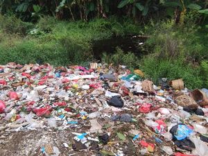 Video Joroknya Sampah di Akses Tol JORR Kalimalang Bekasi