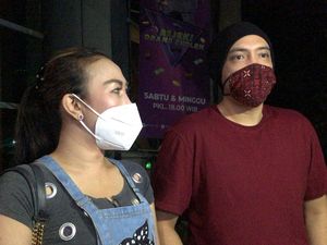 Sandy Tumiwa Dekati Mantan Istri Rio Reifan Sandy Tumiwa Dekati Mantan Istri Rio Reifan