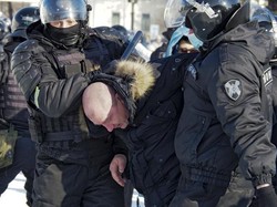 Bentrok Demo Anti-Putin, Polisi Rusia Tahan Sekitar 2.000 Pendukung Navalny