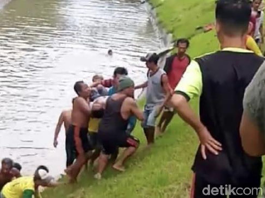 Terpeleset, Pemuda di Banyuwangi Tewas Terseret Arus Sungai Terpeleset, Pemuda di Banyuwangi Tewas Terseret Arus Sungai