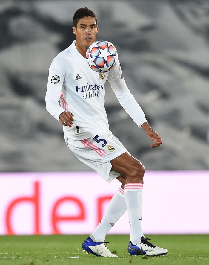 Varane MADRID, SPAIN - OCTOBER 21: Raphael Varane of Real Madrid CF controls the ball during the UEFA Champions League Group B stage match between Real Madrid and Shakhtar Donetsk at Estadio Alfredo De Stefano on October 21, 2020 in Madrid, Spain. (Photo by Denis Doyle/Getty Images)