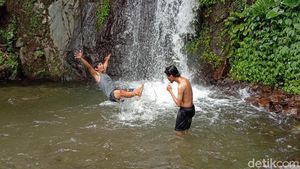 Potret Air Terjun Kali Banteng, yang Segar Menggoda dari Gunung Muria