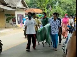 Jenazah COVID-19 Didorong dari RSI Sumenep Pakai Tempat Tidur Pasien hingga 1 Km