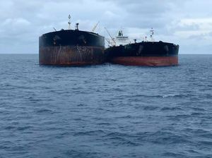 Wakil Ketua DPR Dorong Penyelidikan Legalitas 2 Kapal Tanker Asing di Natuna Wakil Ketua DPR Dorong Penyelidikan Legalitas 2 Kapal Tanker Asing di Natuna