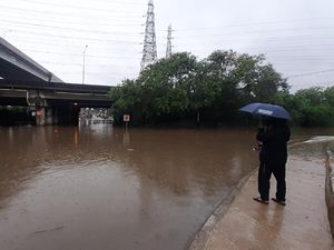 Jalan Raya Kalimalang Terendam Banjir, Rekayasa Lalin Diberlakukan Jalan Raya Kalimalang Terendam Banjir, Rekayasa Lalin Diberlakukan