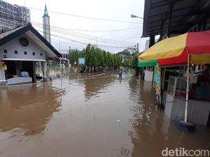 BPBD: Banjir di Bekasi Akibat Luapan Kali Sekitar Perumahan Warga