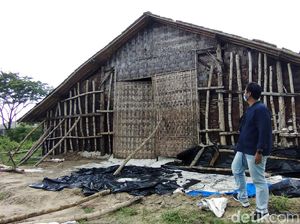 Melihat dari Dekat Rumah Kurcaci di Jalur Pantura Rembang Melihat dari Dekat Rumah Kurcaci di Jalur Pantura Rembang