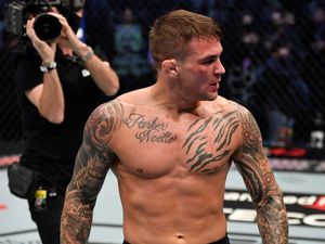 Tendangan Betis Dustin Poirier yang Hancurkan Conor McGregor Tendangan Betis Dustin Poirier yang Hancurkan Conor McGregor