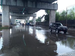 Genangan di Pegangsaan Dua Jakut Surut, Lalin Lancar