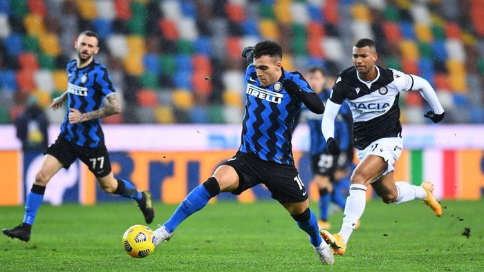 UDINE, ITALY - JANUARY 23: Lautaro Martinez of FC Internazionale  in action during the Serie A match between Udinese Calcio and FC Internazionale at Dacia Arena on January 23, 2021 in Udine, Italy. (Photo by Alessandro Sabattini/Getty Images)