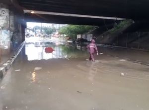 Jalan Kalimalang Bekasi Terendam Banjir, Rekayasa Lalin Dilakukan