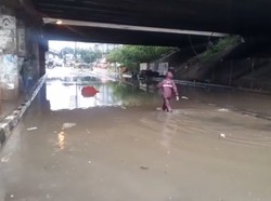 Jalan Kalimalang Bekasi Terendam Banjir, Rekayasa Lalin Dilakukan