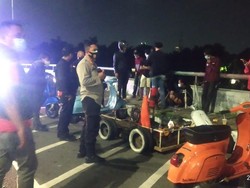 Sempat Tutup 2 Ruas Jalan, Kerumunan Komunitas Motor di Setiabudi Dibubarkan