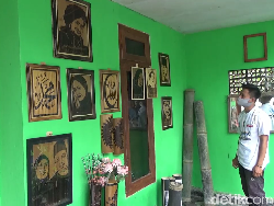 Pemuda Ini Sulap Bambu Hitam Lumajang Jadi Lukisan Ukir Bernilai Ekonomi