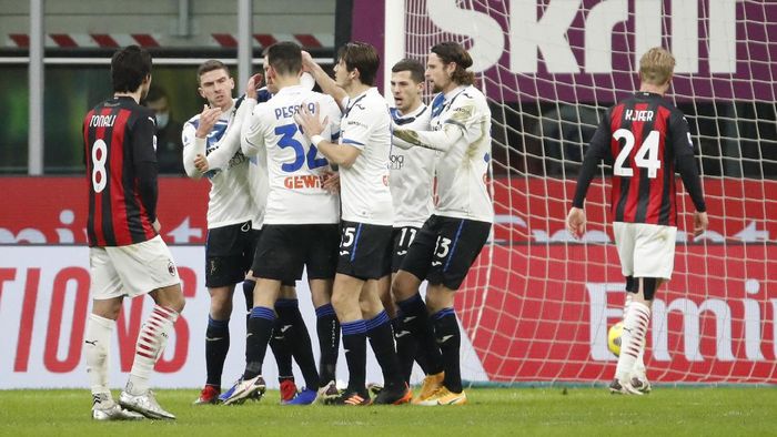 Milan vs Atalanta Atalantas Josip Ilicic celebrates with teammates after scoring his sides 2nd goal from the penalty spot, during the Serie A soccer match between AC Milan and Atalanta at the Milan San Siro Stadium, Italy, Saturday, Jan. 23, 2021. (AP Photo/Antonio Calanni)