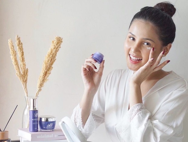 Olay Regenerist Retinol 24 Night Moisturizer/instagram.com/olayindonesia Olay Regenerist Retinol 24 Night Moisturizer digunakan pada malam hari di bagian wajah dan leher/instagram.com/olayindonesia