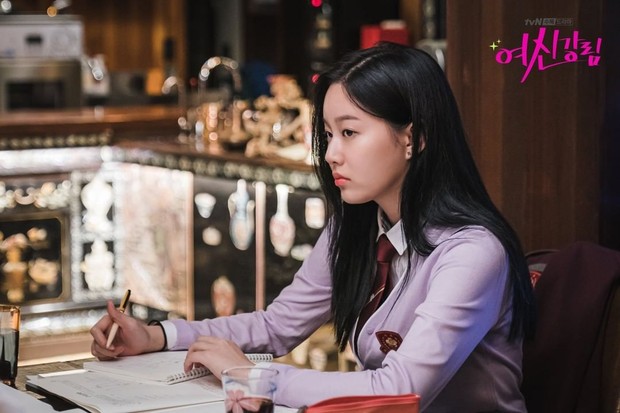 Park Yoo Na saat memerankan tokoh Kang Soo Jin dalam drama True Beauty.