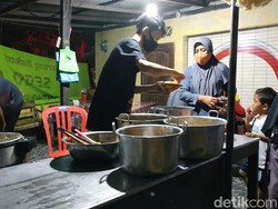 Pedas Nikmat! Sayur Babat dan Ikan Laut Buatan Warung Sego Gobyos Pacitan