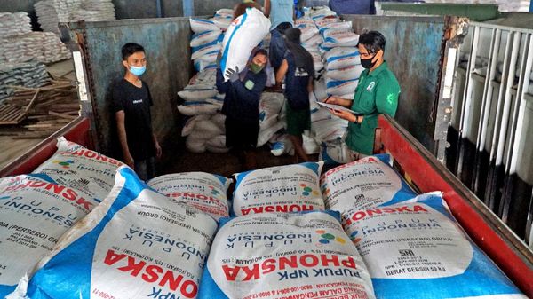 Pemenuhan Kebutuhan Stok Pupuk untuk Petani