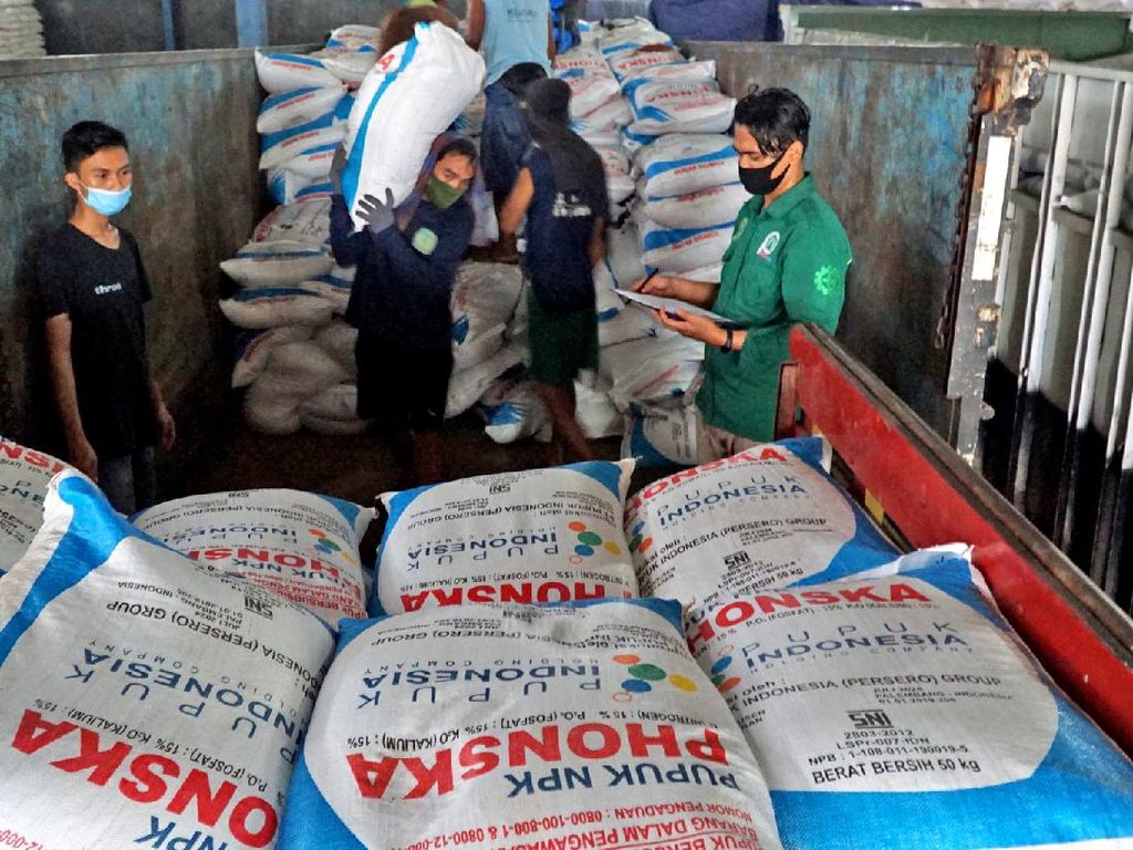 Pemenuhan Kebutuhan Stok Pupuk untuk Petani Pemenuhan Kebutuhan Stok Pupuk untuk Petani