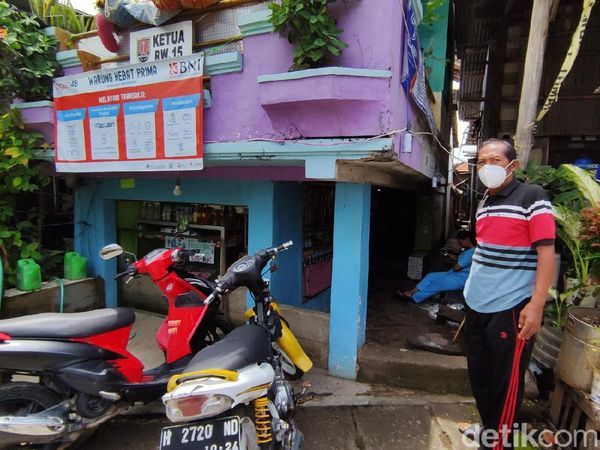 Rumah-rumah Ini Jadi Pendek Akibat Penurunan Muka Tanah